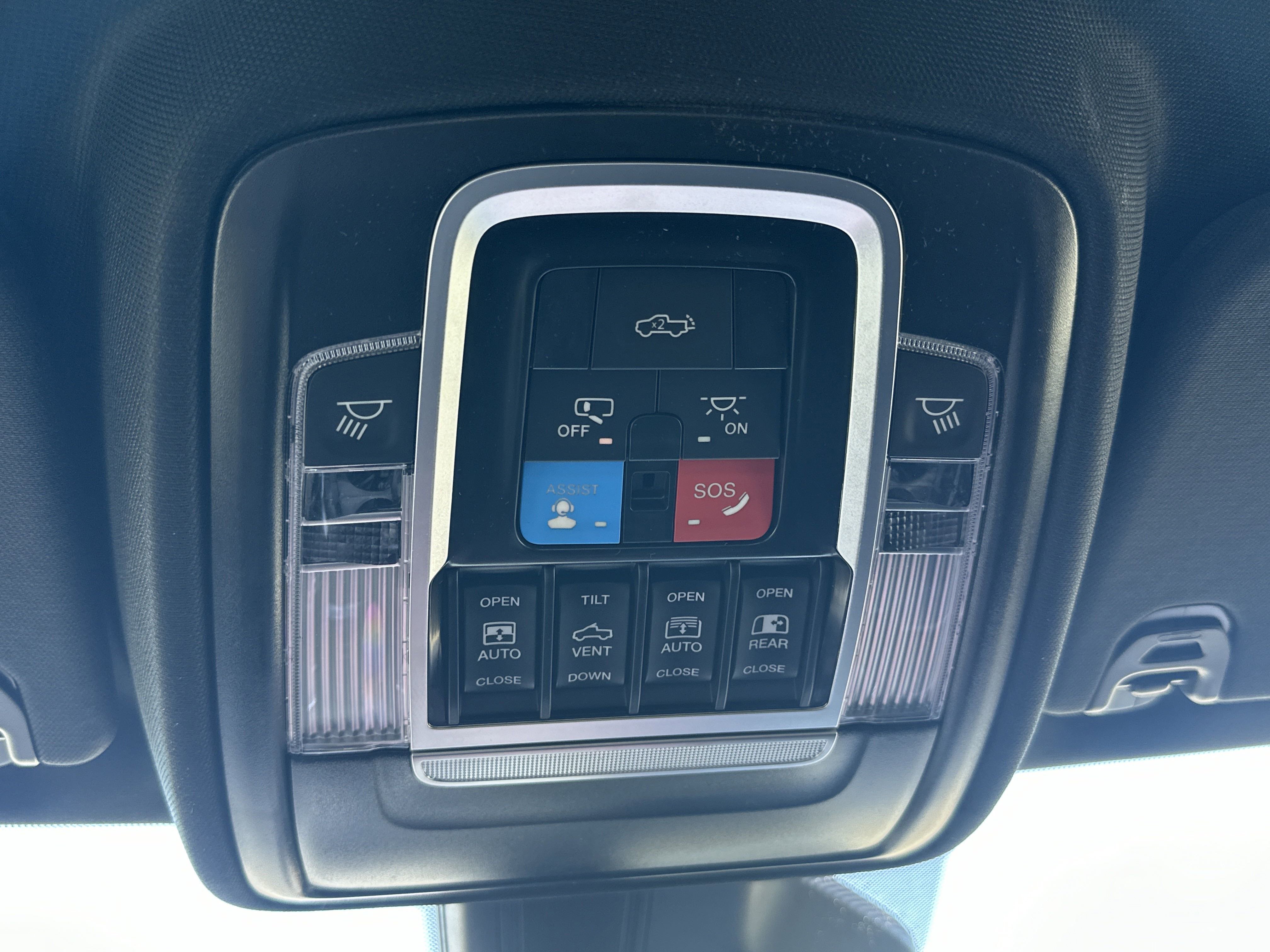 2025 RAM 1500 Limited - Photo 25