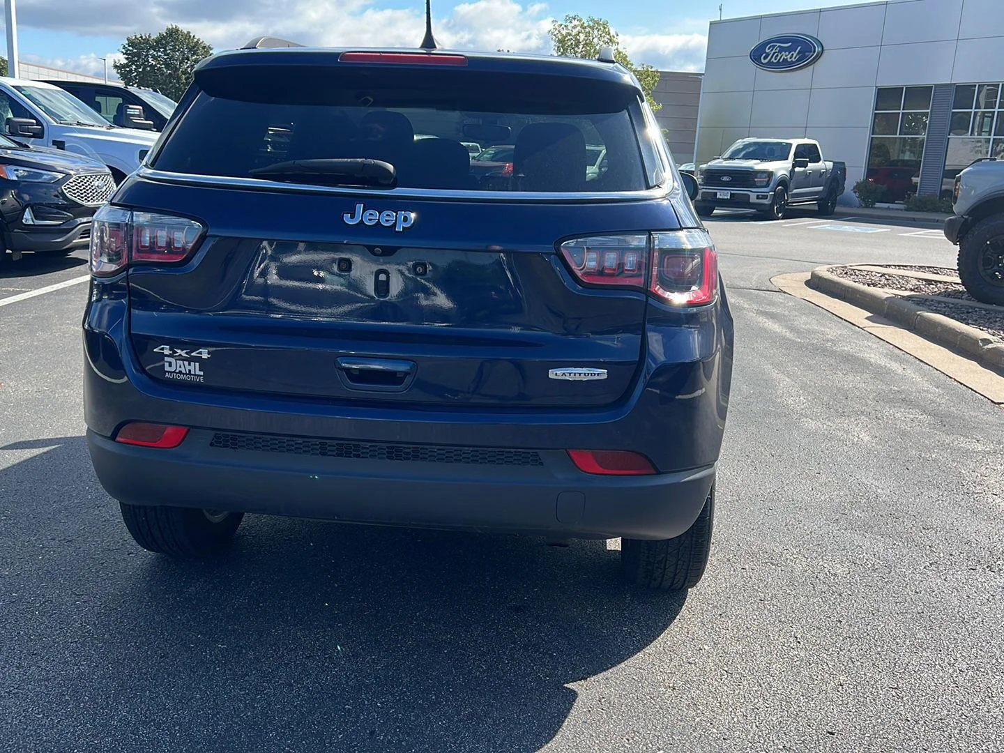 Used 2020 Jazz Blue Pearlcoat Jeep Latitude image 6