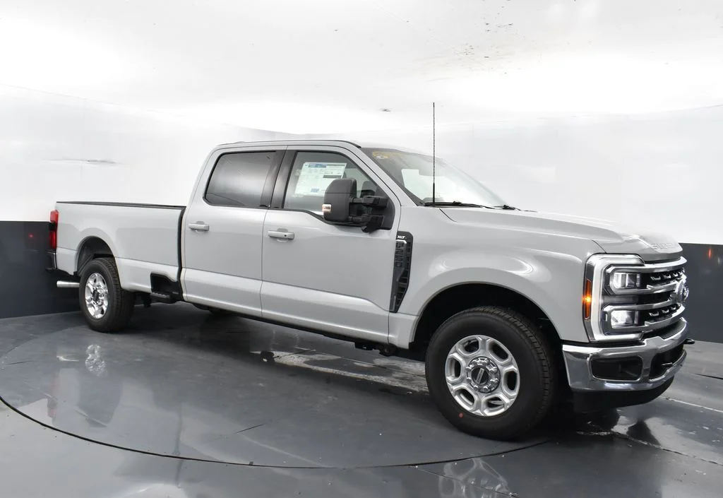 New 2026 White Ford XLT image 4