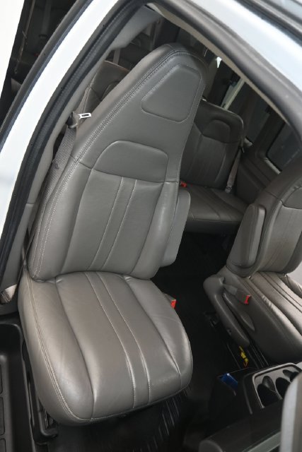 Used 2022 Summit White Chevrolet LS image 13