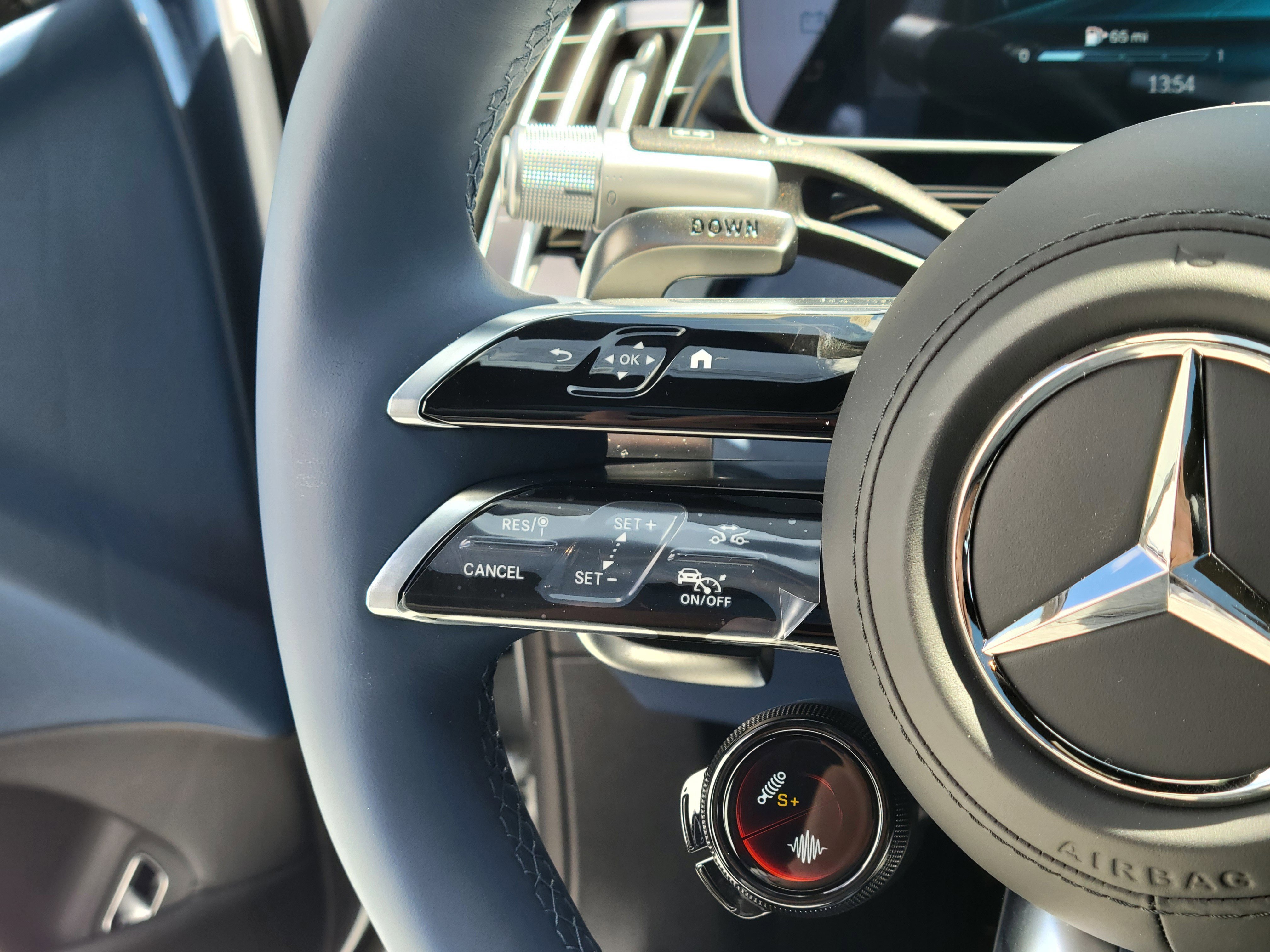 New 2026 MANUFAKTUR Moonlight White Metallic Mercedes-Benz AMG® S 63 E 4MATIC® Sedan image 58