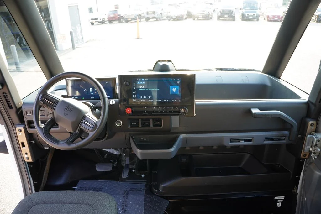 2024 Chevrolet BrightDrop Zevo 400 - Photo 18