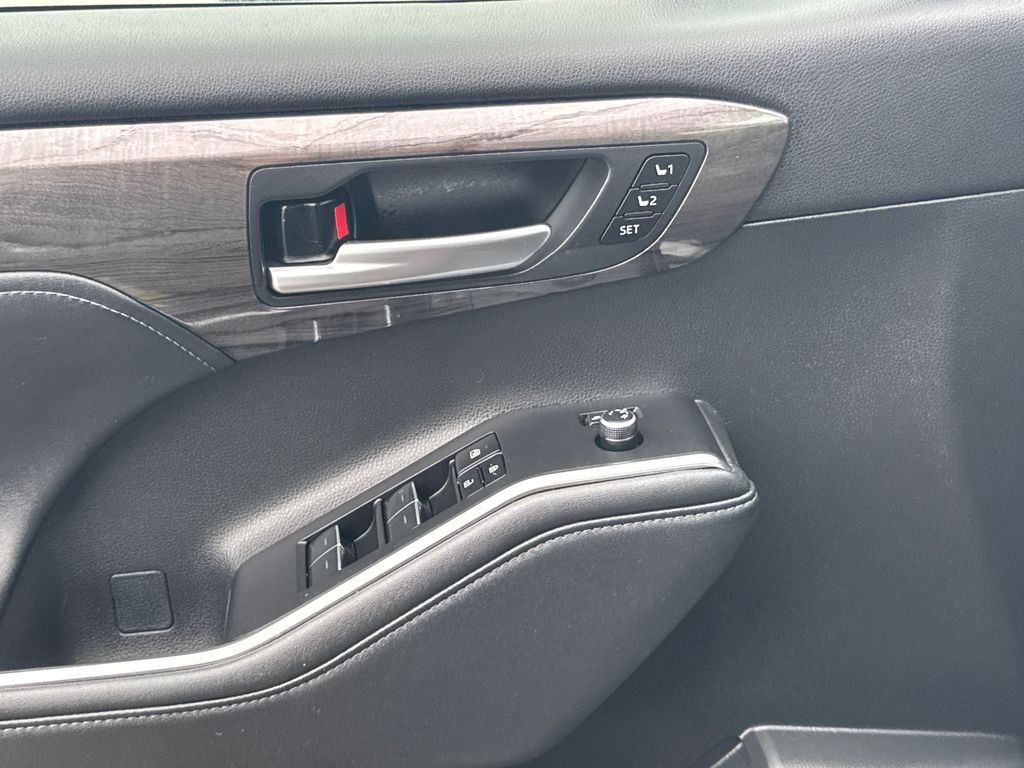 Used 2023 Gray Toyota Platinum image 38