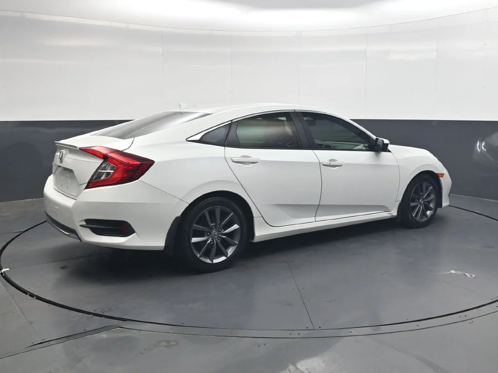 Used 2019  Honda EX image 4