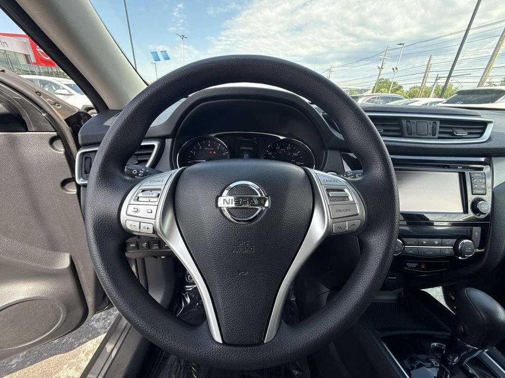Used 2016 Gray Nissan SV image 14