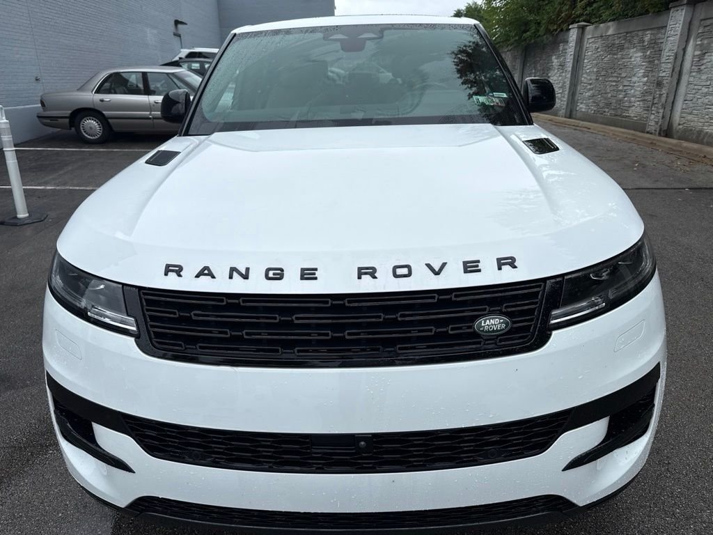 Used 2024 White Land Rover SE image 8