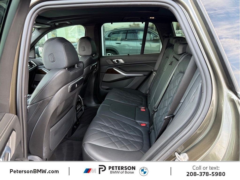 Used 2024 Green BMW xDrive40i image 18