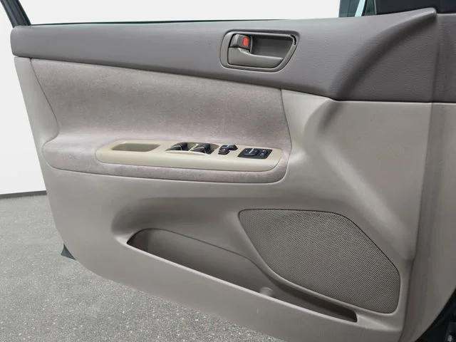 Used 2003 Green Toyota  image 23