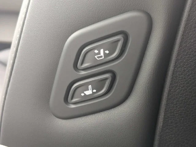 New 2027 Snow White Pearl Kia EX image 16
