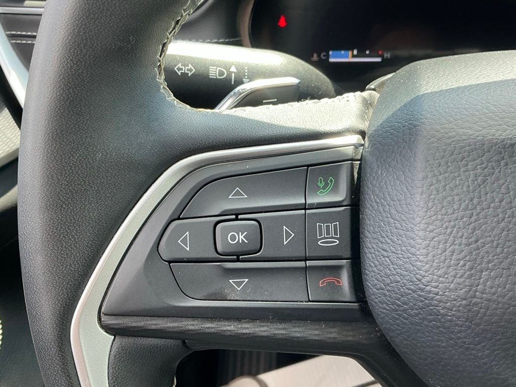 Used 2024 Red Jeep Altitude image 33