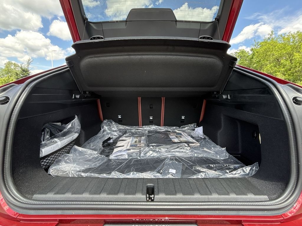 New 2026 Vegas Red Metallic BMW xDrive28i image 21