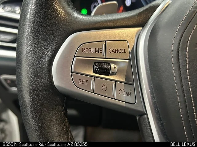 Used 2021 White BMW xDrive40i image 29