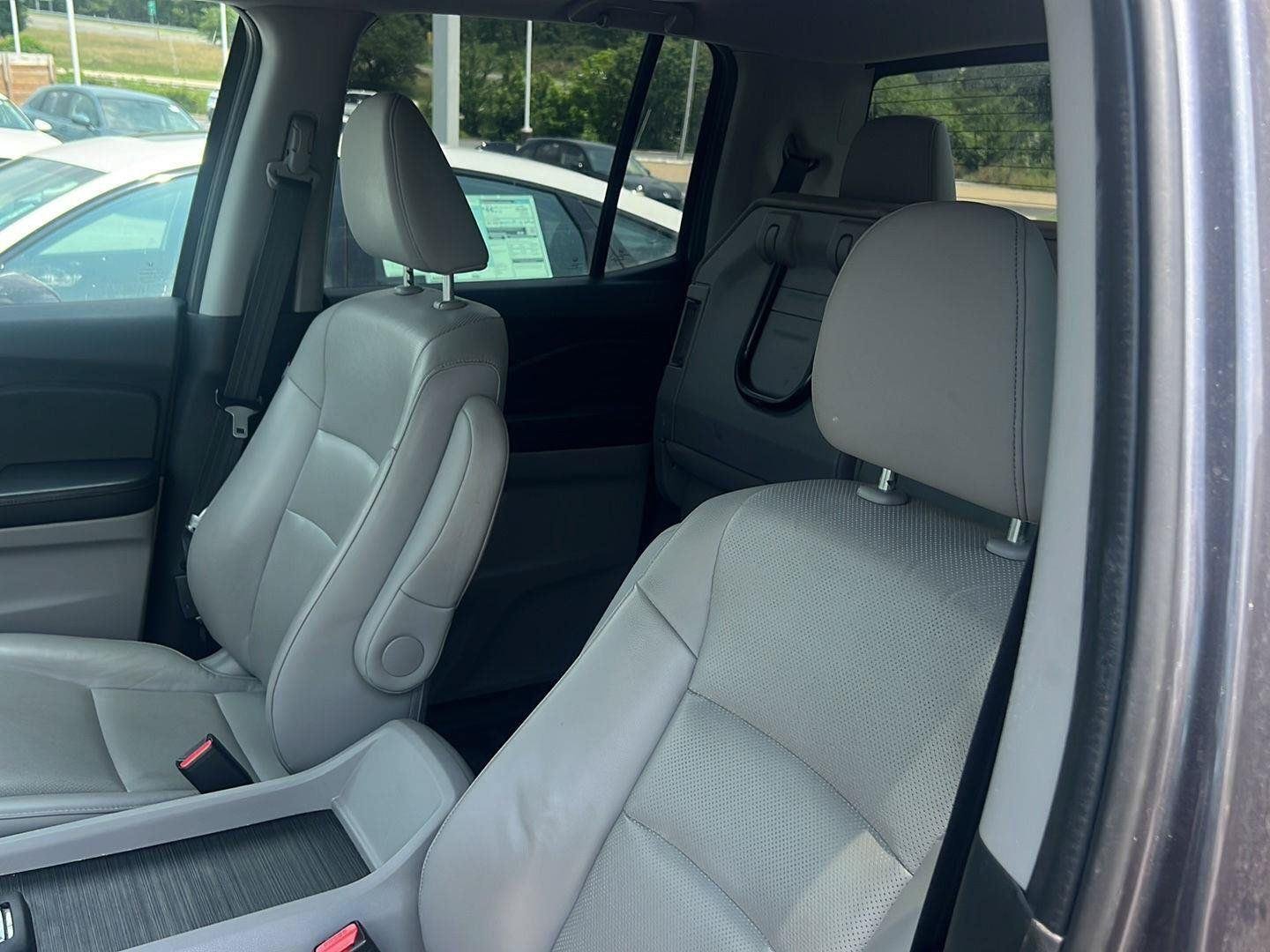 Used 2019 Modern Steel Metallic Honda RTL image 10