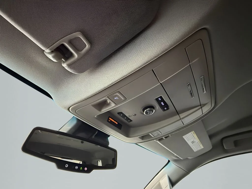 Used 2020 White Chevrolet Premier image 27