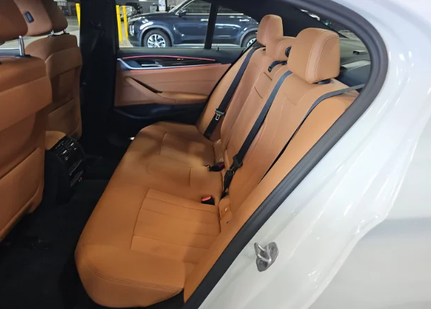 Used 2023 White BMW 540i image 4