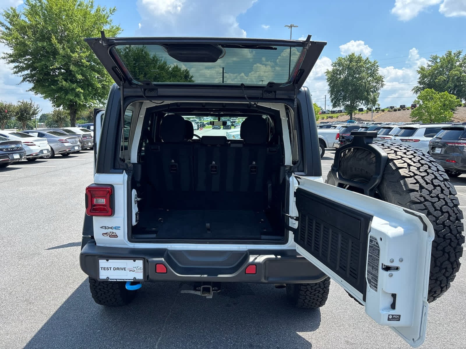 Used 2023 Bright White Clearcoat Jeep Rubicon image 30