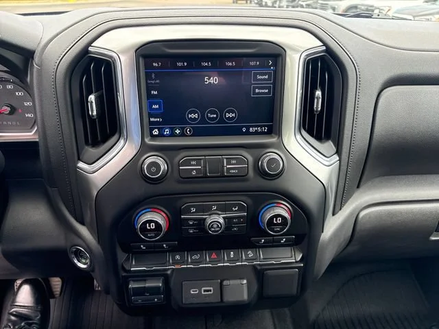Used 2020 BLACK Chevrolet RST image 21