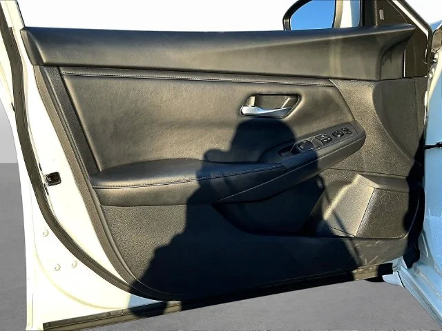 Used 2025 White Nissan SV image 23
