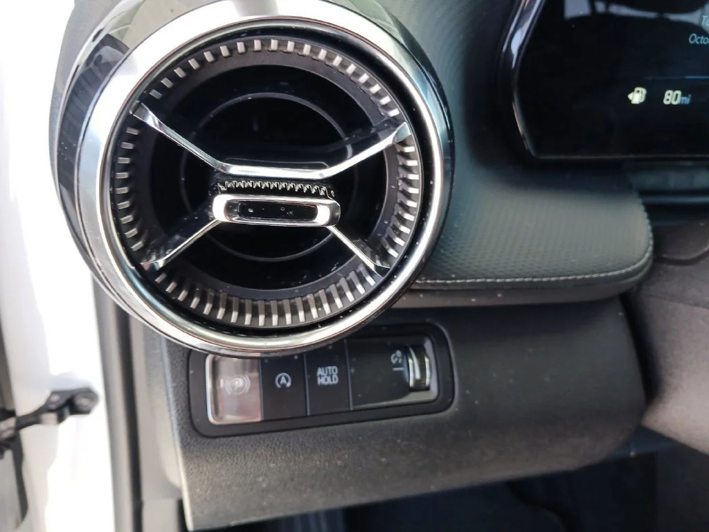 Used 2025 Summit White Chevrolet LT image 33