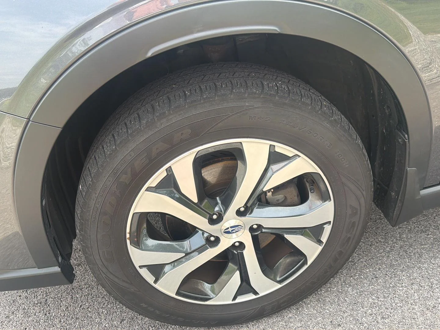 Used 2021 Magnetite Gray Metallic Subaru Limited image 9