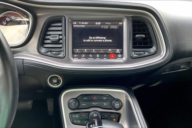 Used 2022 White Dodge SXT image 30