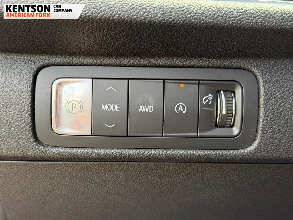 Used 2025 Red Chevrolet Z71 image 18