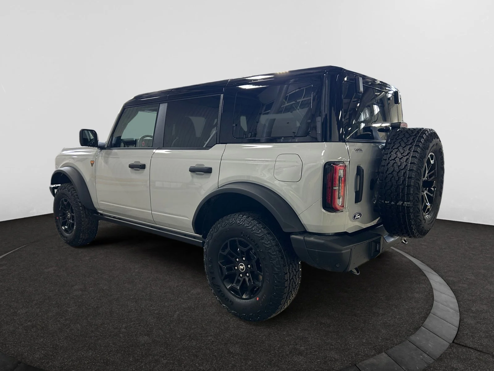 New 2026 Avalanche Grey Ford Badlands image 3