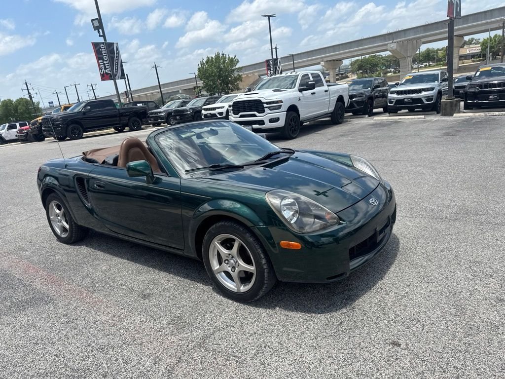 Used 2002 Green Toyota Base image 1