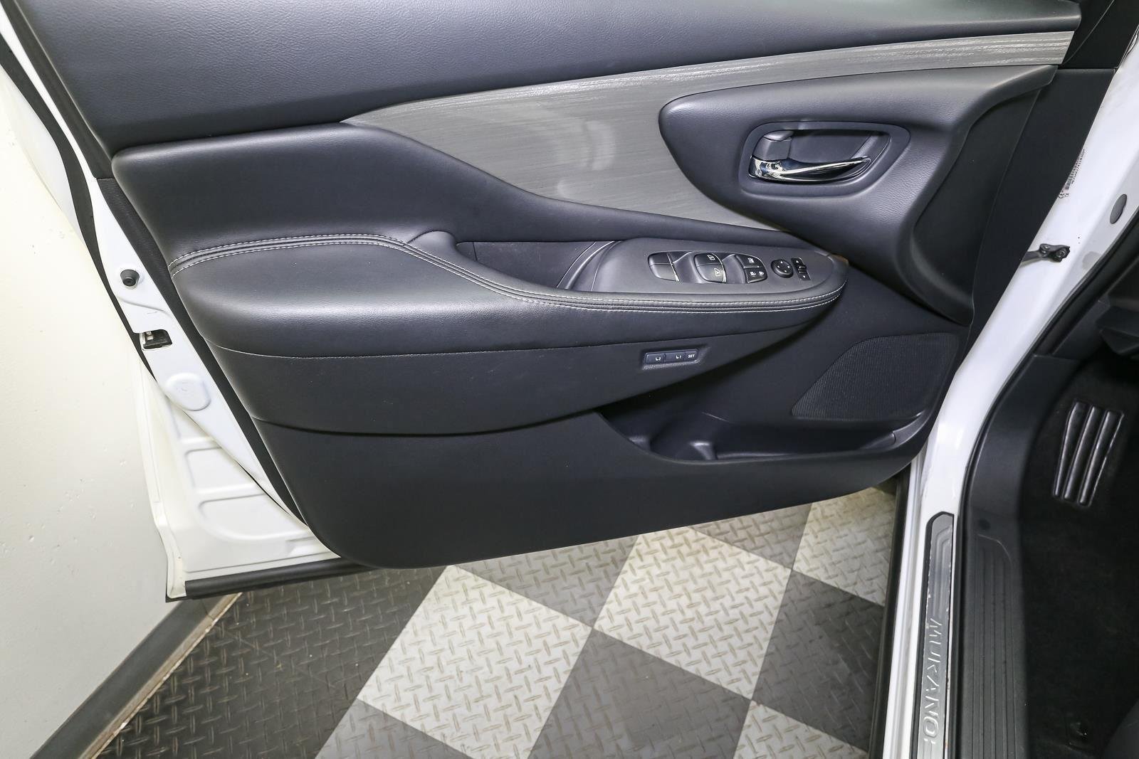 Used 2017 Pearl White Nissan SL image 43