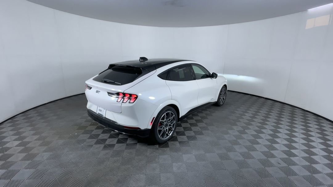 2025 Ford Mustang Mach-E GT - Photo 8
