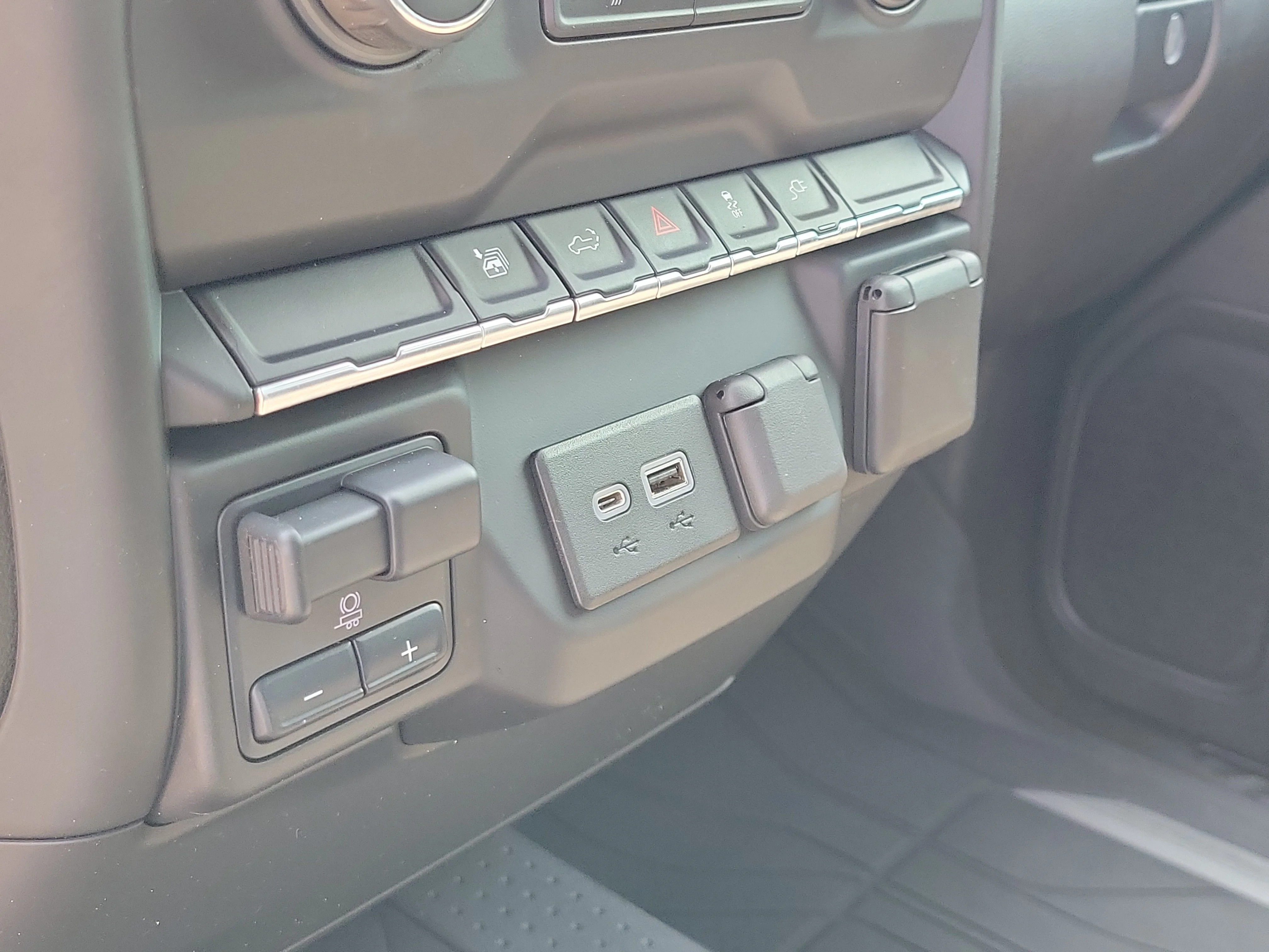 Used 2021 Black Chevrolet Custom image 27