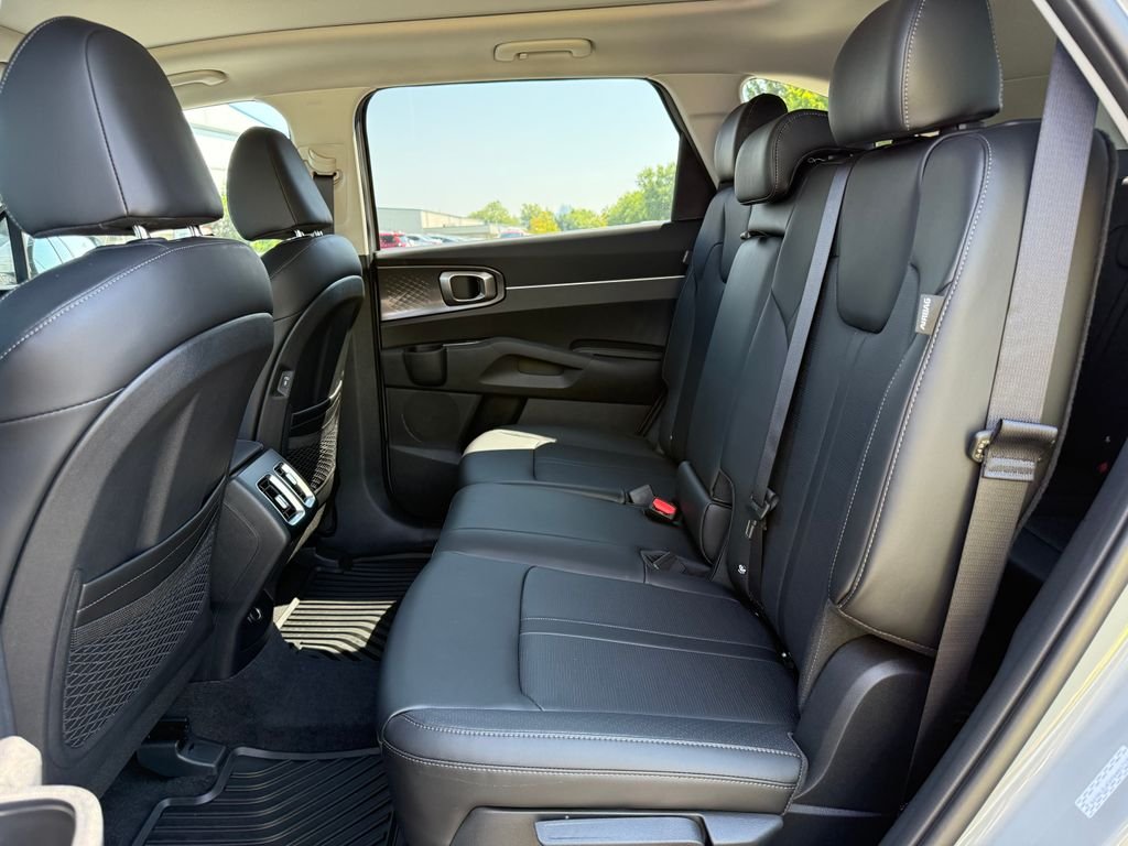 New 2026 Wolf Gray Kia S image 15