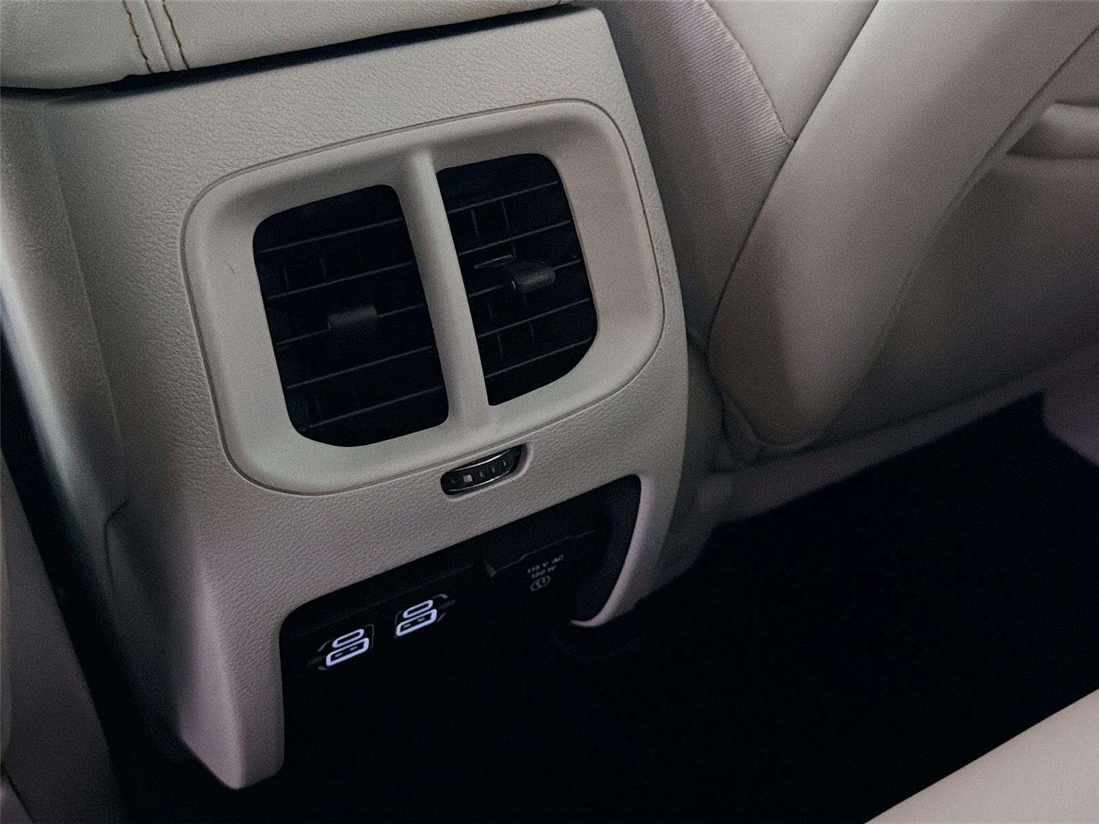 Used 2021 Bright White Clearcoat Jeep Latitude Lux image 23