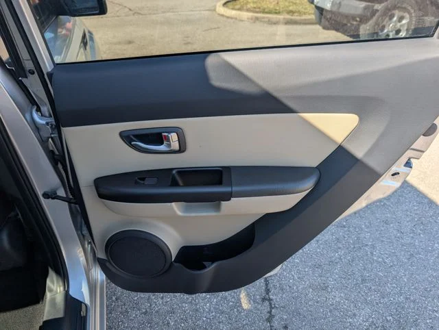 Used 2013 Silver Kia Exclaim image 21