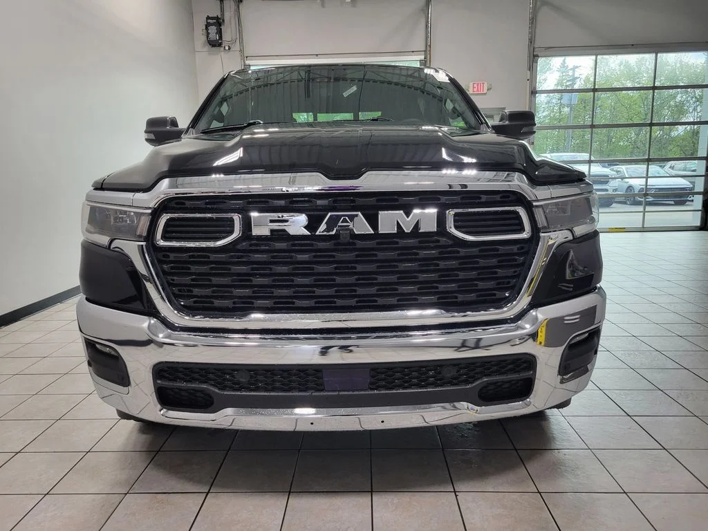 New 2026 Diamond Black Crystal Pearl-Coat Exterior Paint RAM Big Horn/Lone Star image 2