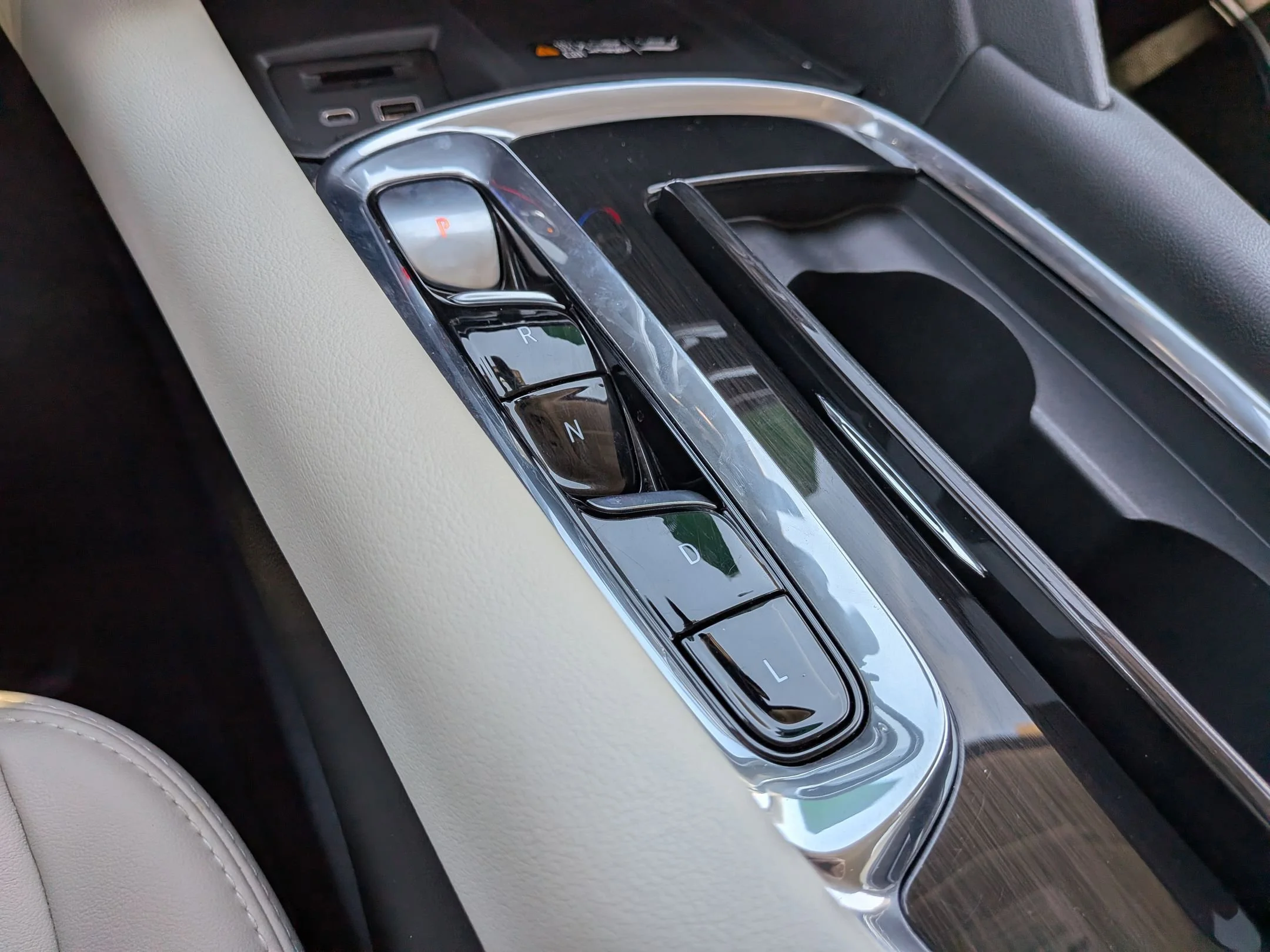 Used 2023 Summit White Buick Essence image 15