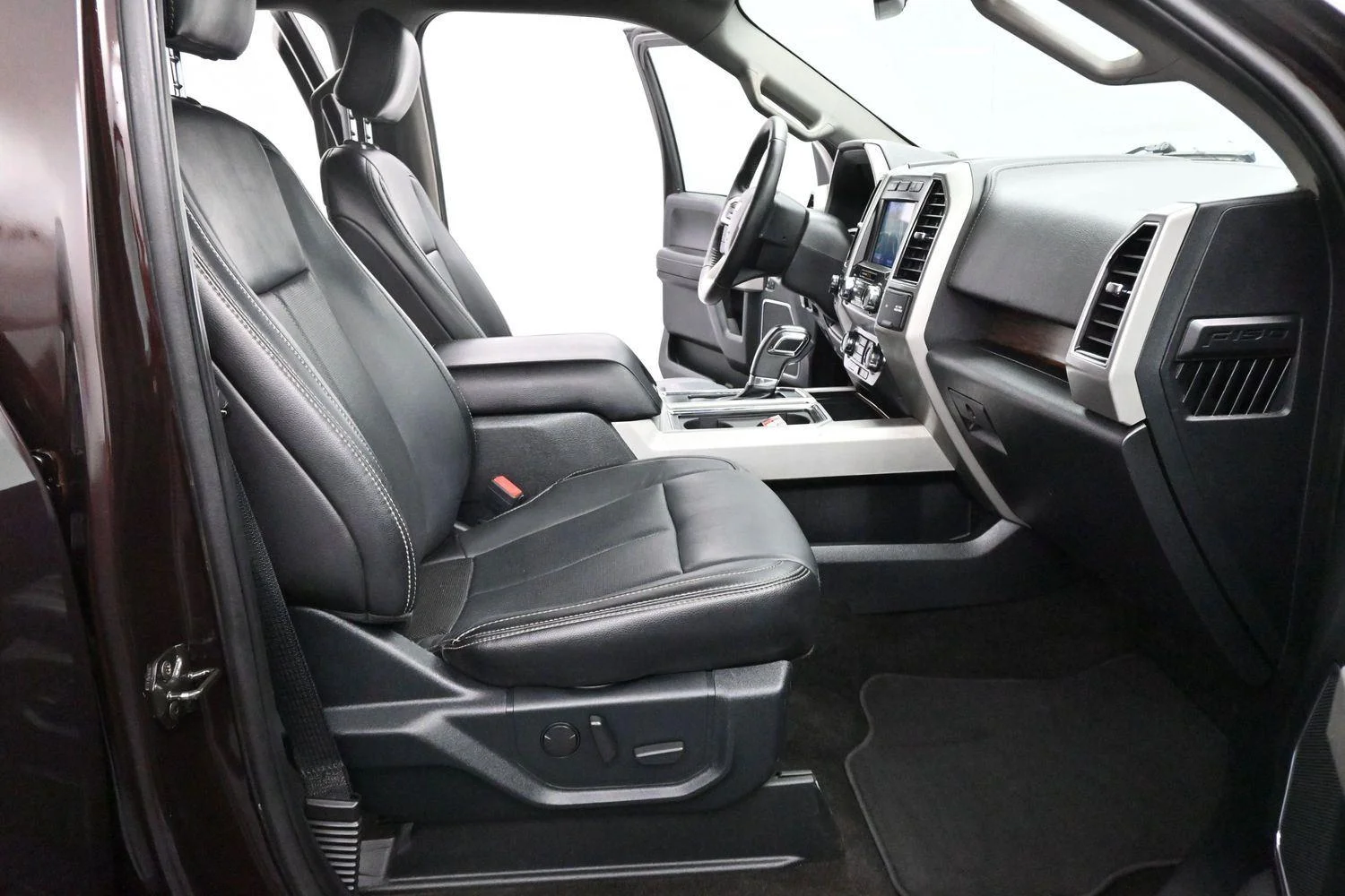 Used 2020 Magma Red Ford LARIAT image 32