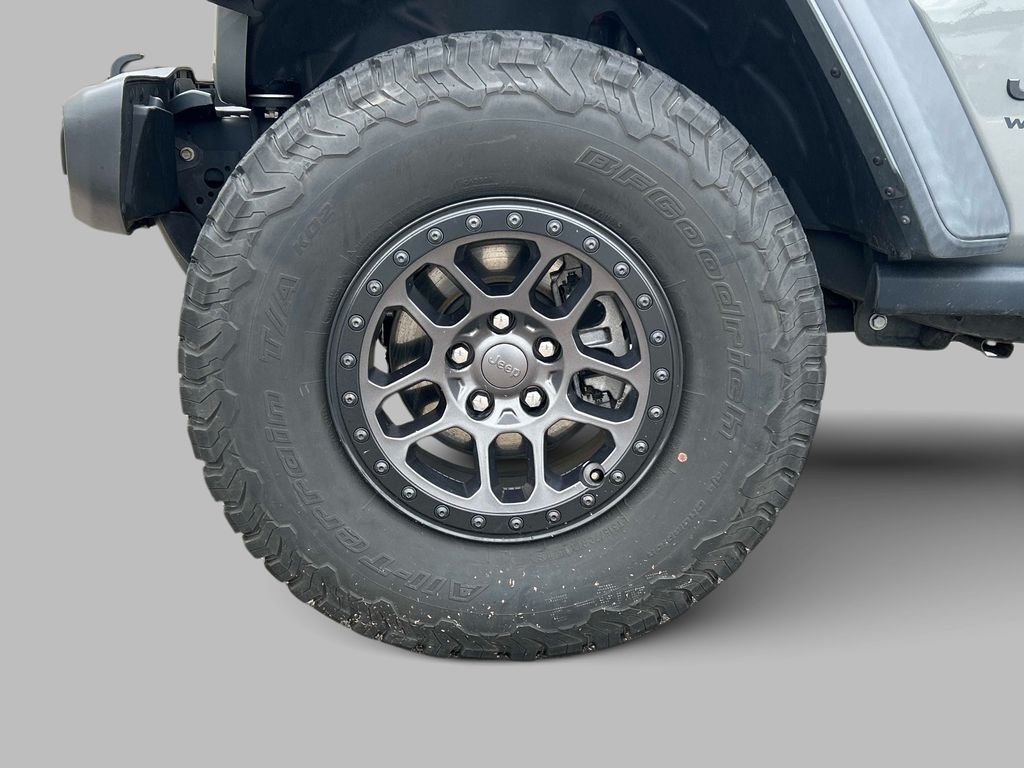 Used 2022 Gray Jeep Unlimited High Tide image 9