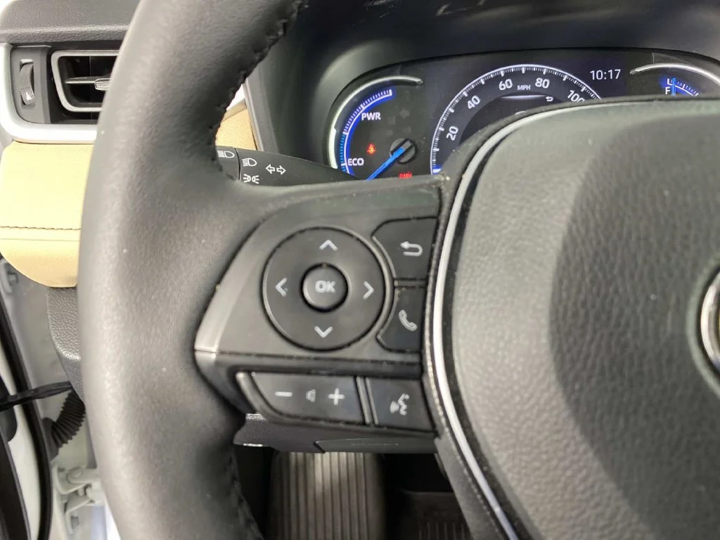 Used 2024 Ice Toyota XLE image 17
