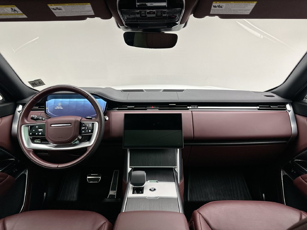 Used 2025  Land Rover SE image 20