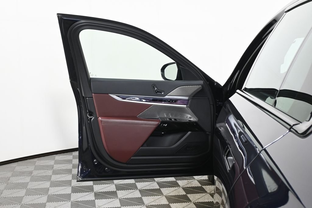 Used 2024 Black BMW 760i xDrive image 26