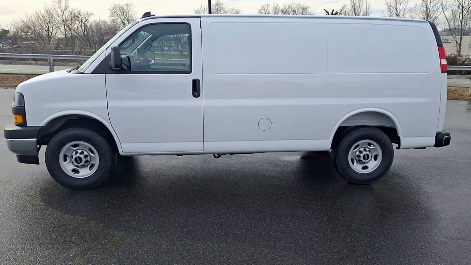 2025 GMC Savana Cargo Work Van - Photo 25