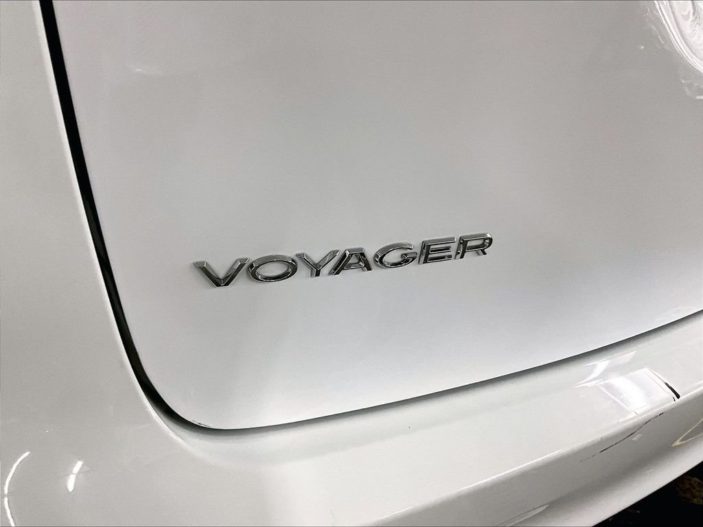 Used 2024 White Chrysler LX image 25