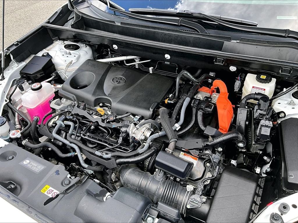 Used 2025 White Toyota LE image 35