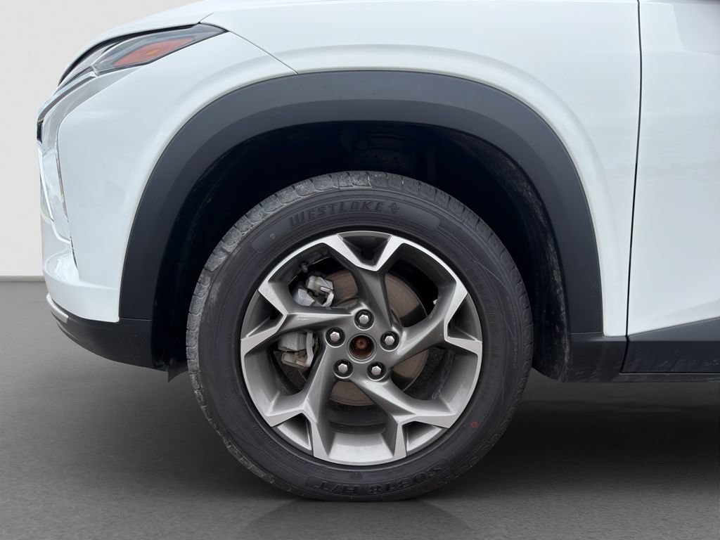 Used 2024 Summit White Chevrolet LT image 18