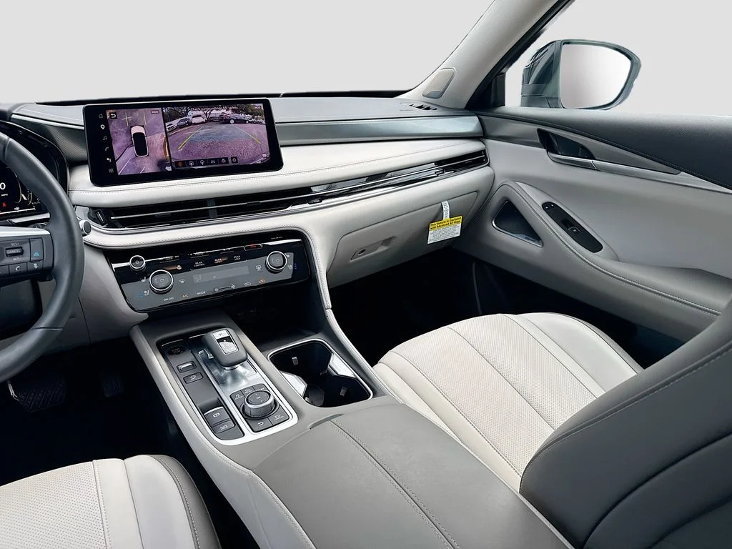 Certified Used 2026 White INFINITI LUXE image 26