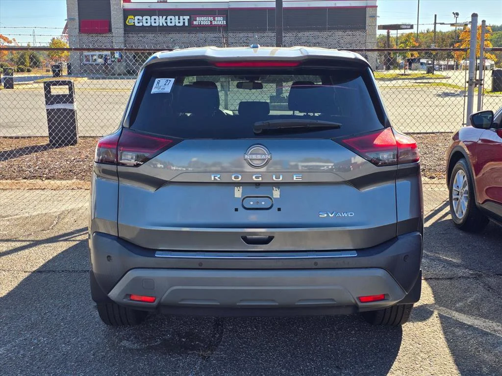 Used 2022 Gray Nissan SV image 6
