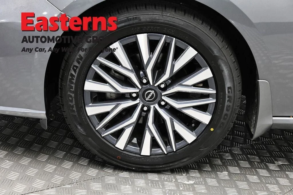 Used 2025 Gray Nissan 2.5 SV image 34