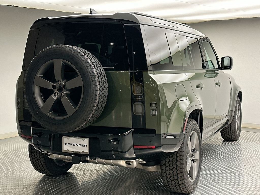 New 2026 Woolstone Green Land Rover X-Dynamic SE image 3