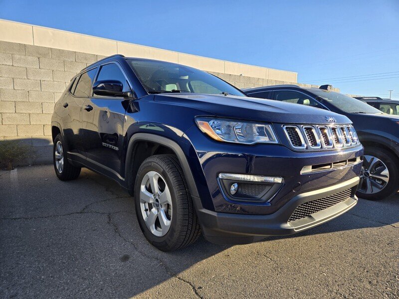 Used 2018 Blue Pearl JEEP LATITUDE 4X4 image 2
